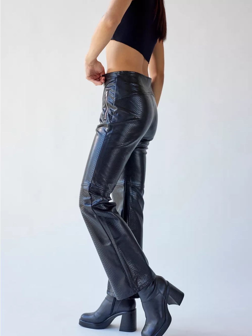 Urban Outfitters Y2K Black Alexa Faux Leather Croc-Embossed Moto Pants Size 4 - Picture 4 of 15